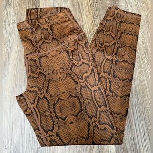 SOUKE | Women's Snakeskin Legging Size large